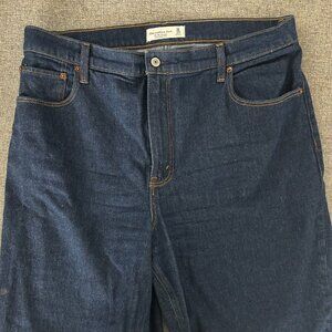 Abercrombie Ultra High Rise 90s Straight Jean in Dark - Size 32